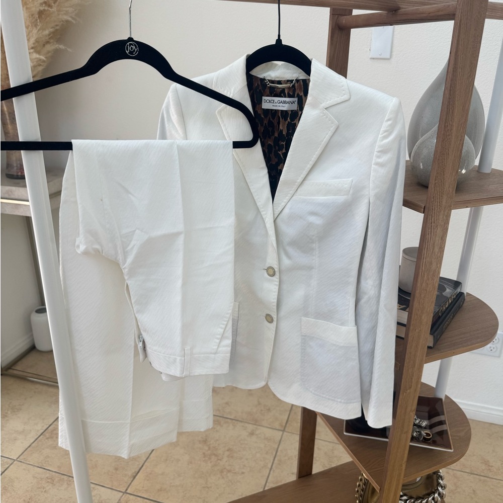 Dolce & Gabbana white blazer and trouser set with distinctive leopard lining